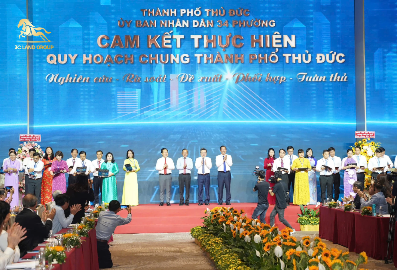 Lãnh đạo 34 phường tại TP Thủ Đức ký cam kết thực hiện quy hoạch chung