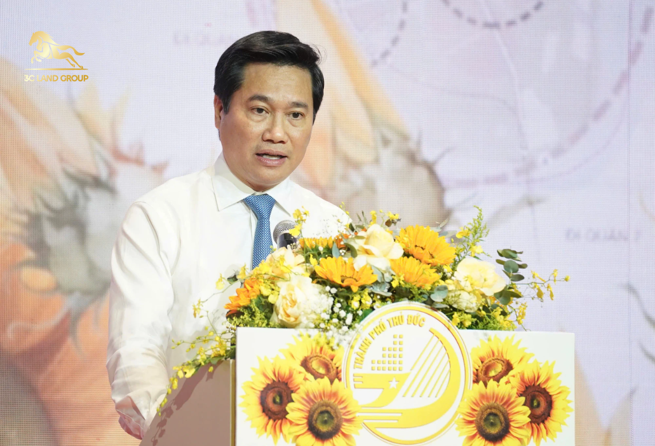 Thứ trưởng Bộ Xây Dựng Nguyễn Tường Văn dự và phát biểu tại hội nghị công bố