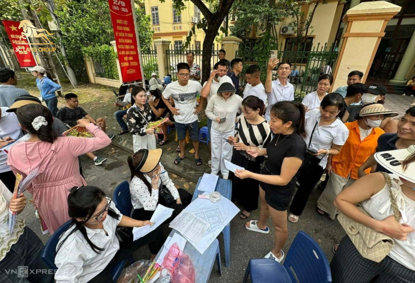 Nhóm môi giới chào bán các lô đất huyện ven Hà Nội